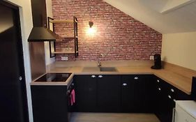 Superbe Studio En Residence Rue De Courcelles